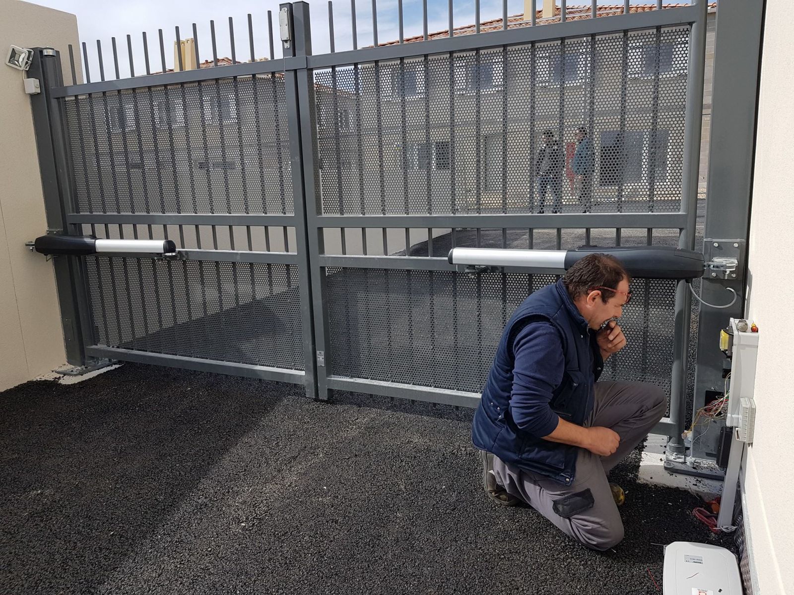 khái niệm motor mở cửa cổng tự động tay đòn