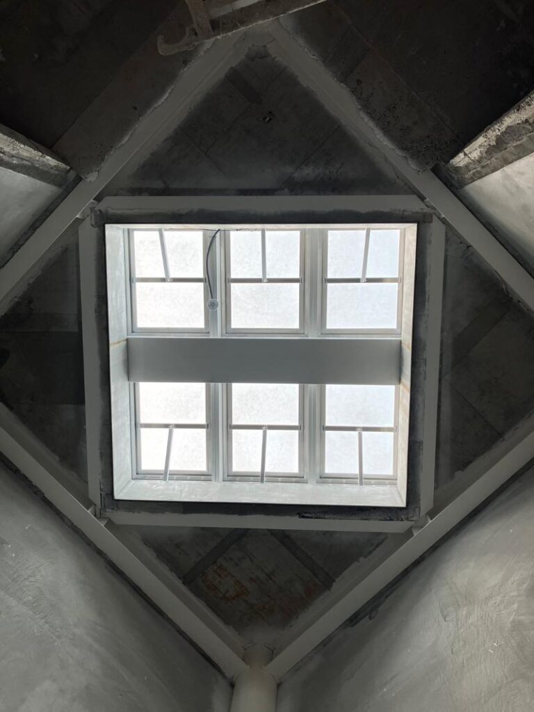 piston cửa sổ trời