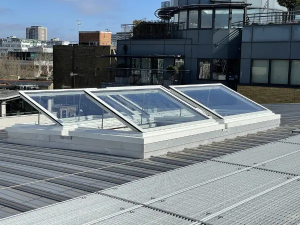 thiết bị thoát khói tự động